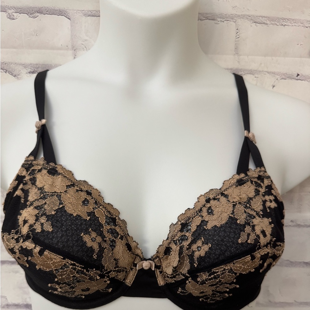 Wacoal Bra Size 38C Opulence Unlined Underwire Bra‎ 851112 Black Gold Lace